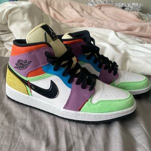 Lightbulb Jordan 1 mids